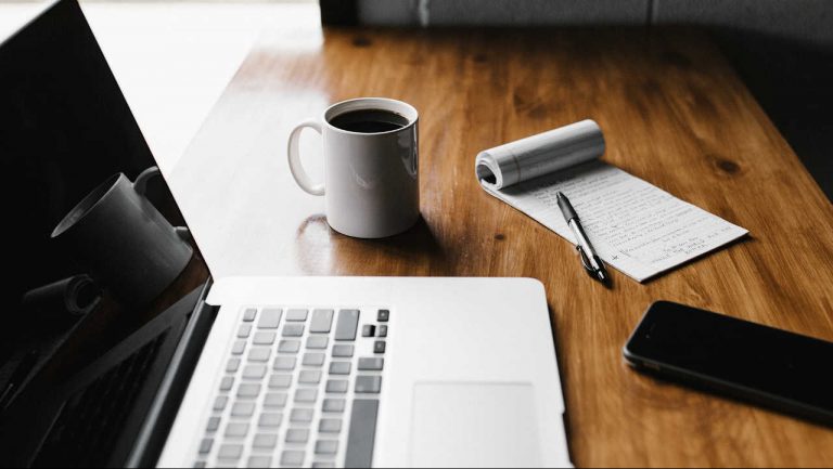 Lojas que vendem eletrodomésticos e acessórios para o teletrabalho permanecem abertas ao público