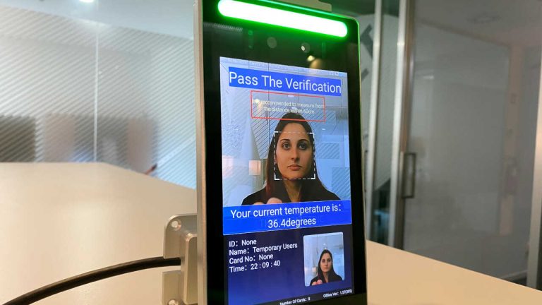COVID-19. Novo gadget  permite medir temperatura sem contacto físico