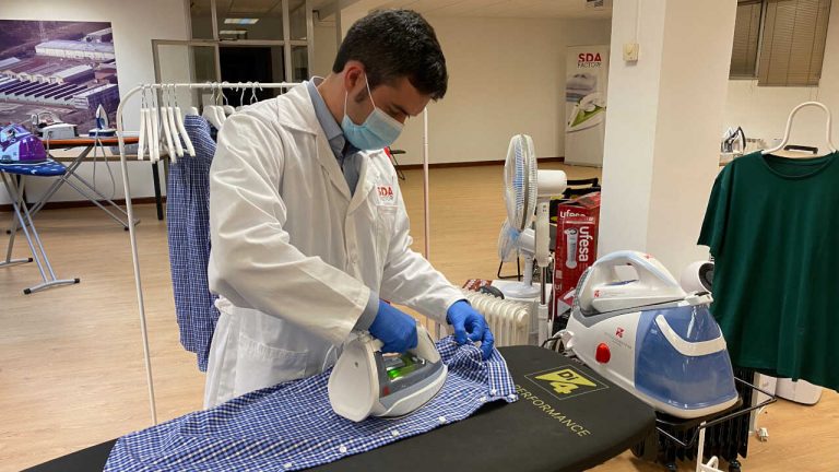 Chegou a Portugal o ferro de engomar anti coronavírus