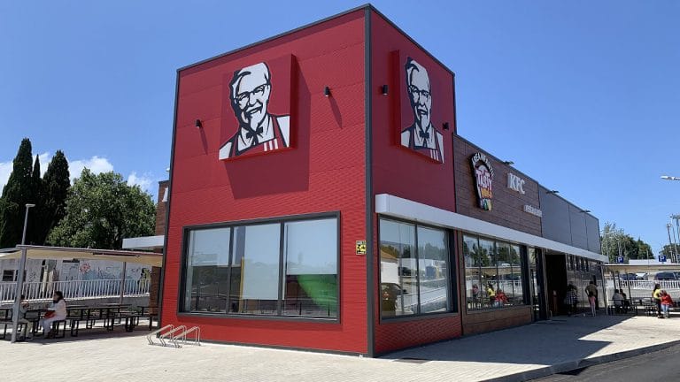 KFC inaugura novo restaurante em Mem Martins