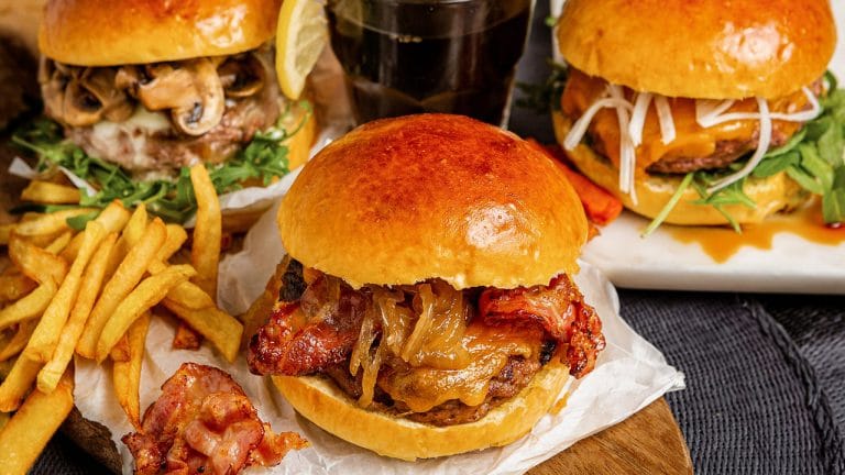 UNITED. Há uma nova hamburgueria disponível no COOKOO