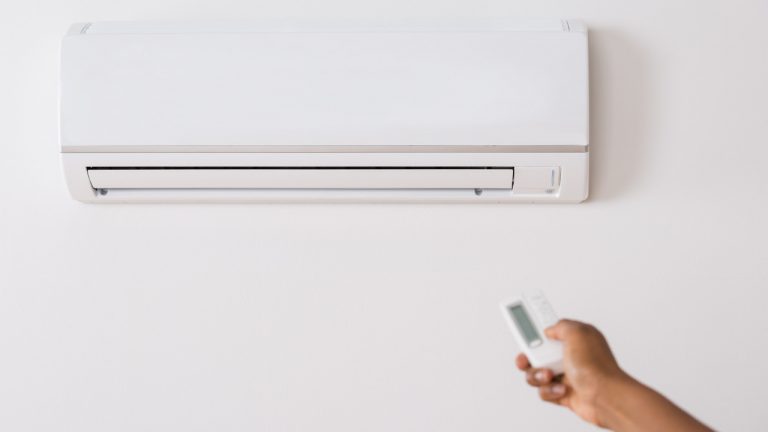 DGS defende que os equipamentos de ar condicionado não espalham o coronavírus