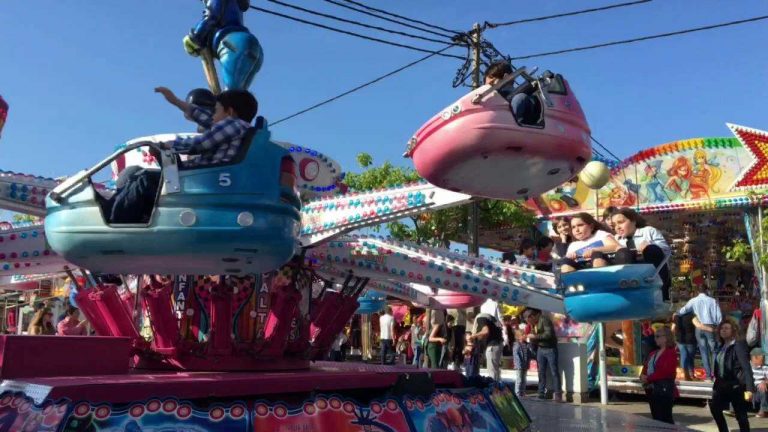 Carrosséis podem voltar a funcionar, mas parques infantis continuarão fechados