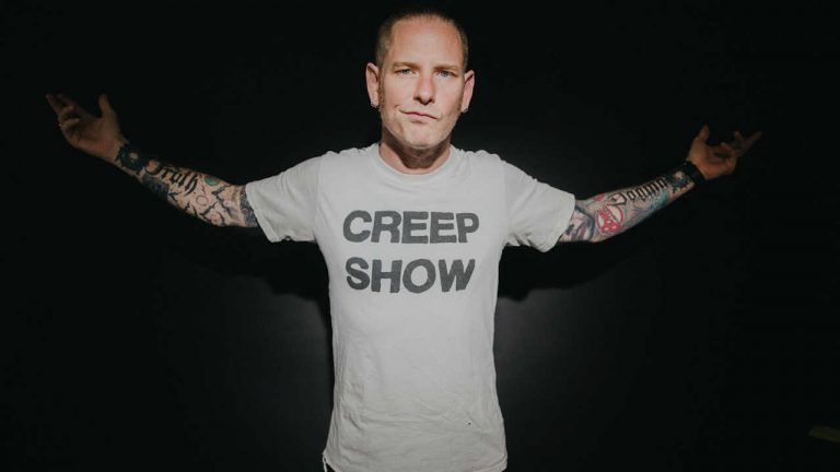 Corey Taylor lança álbum de estreia em outubro