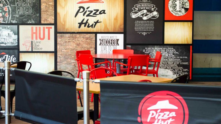 Pizza Hut abre uma série de esplanadas com serviço à mesa em Portugal