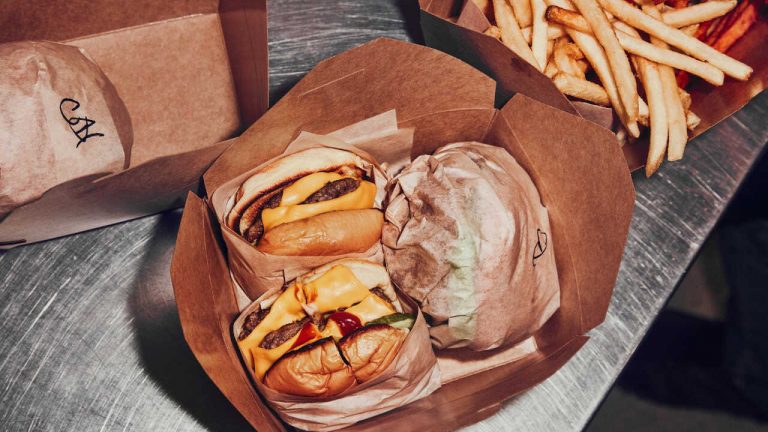 Uber Eats passa a estar disponível 24h por dia no centro do Porto e Portimão e alarga horários no resto do país