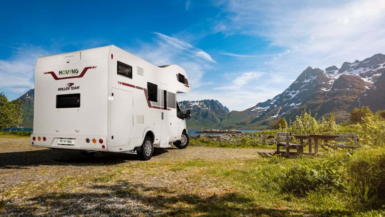 Passa a ser proibido aparcar e pernoitar em autocaravanas fora dos locais autorizados para o efeito