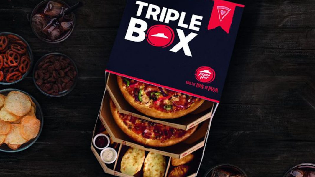 A Triple Box da Pizza Hut tem pizzas, pães de alho, nuggets e uma cookie