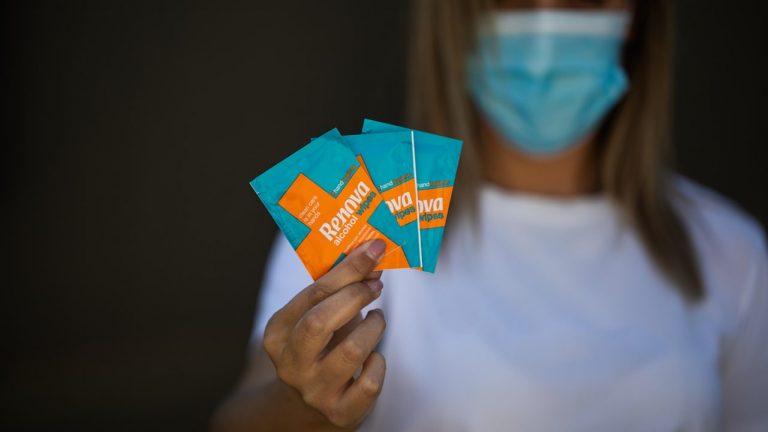 Renova faz chegar ao mercado toalhetes de álcool para higienização das mãos