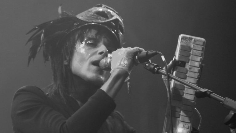 IAMX regressam a Portugal em abril do próximo ano