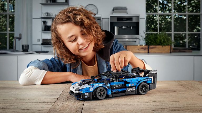 McLaren volta a acelerar com LEGO no novo LEGO Technic McLaren Senna GTR