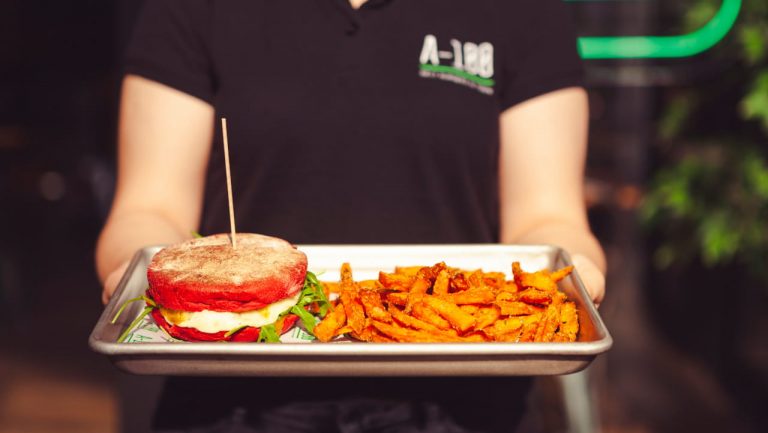 Os hambúrgueres do A-100 chegaram ao The Hood, no UBBO