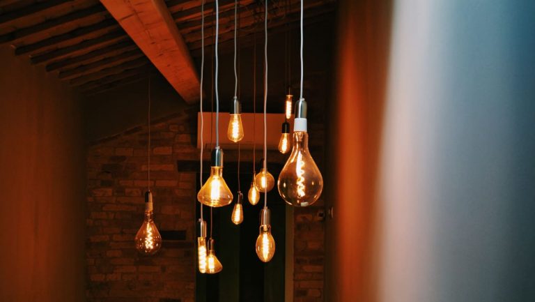 Portugueses podem poupar 645 milhões de euros por ano se mudarem de tarifário de eletricidade/gás