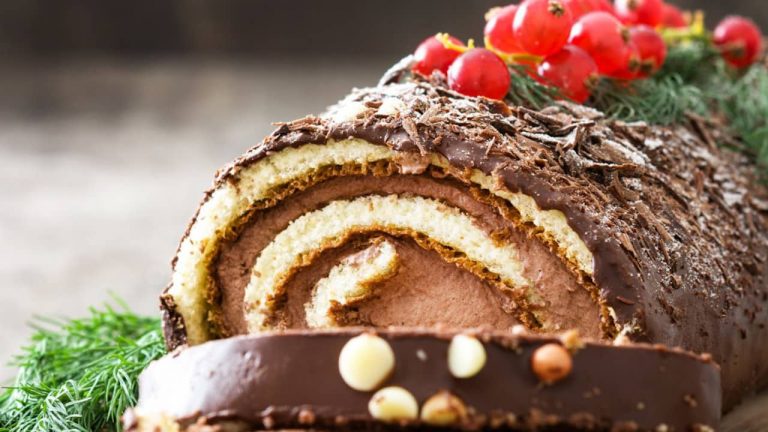 Too Good To Go está a vender Magic Boxes de Natal com bolos típicos da época