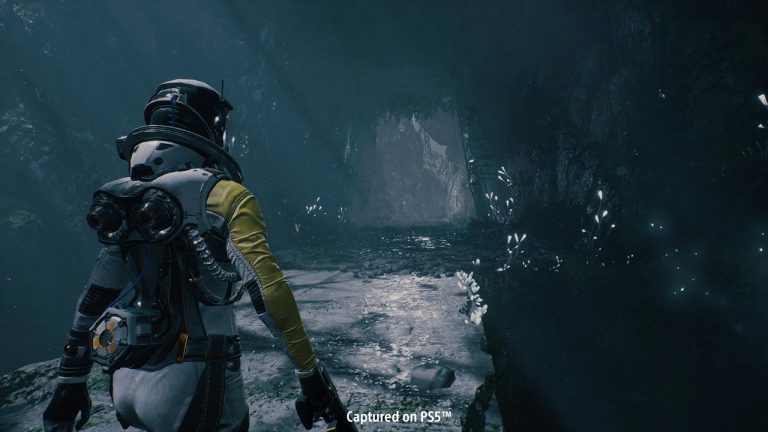 Returnal chega à PlayStation 5 em português e recebe um novo trailer de jogabilidade