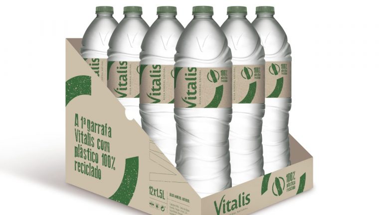 A nova garrafa de água Vitalis é feita com plástico 100% reciclado