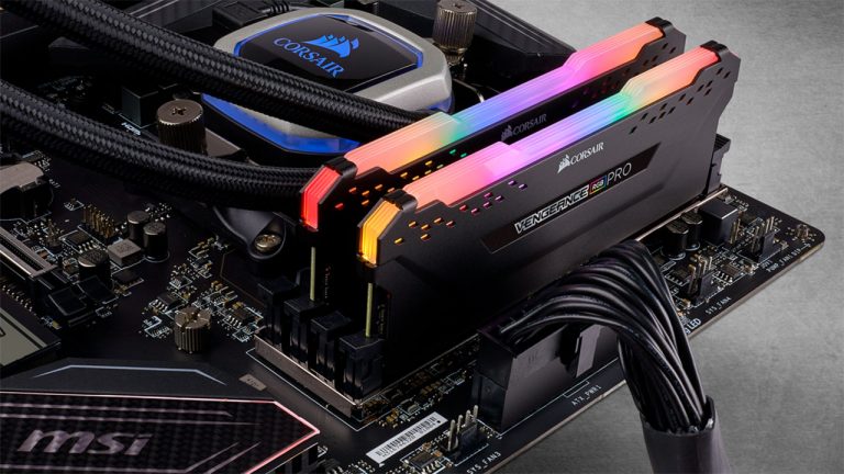Aumenta a memória e muda o look do teu PC com as Corsair Vengeance RGB PRO