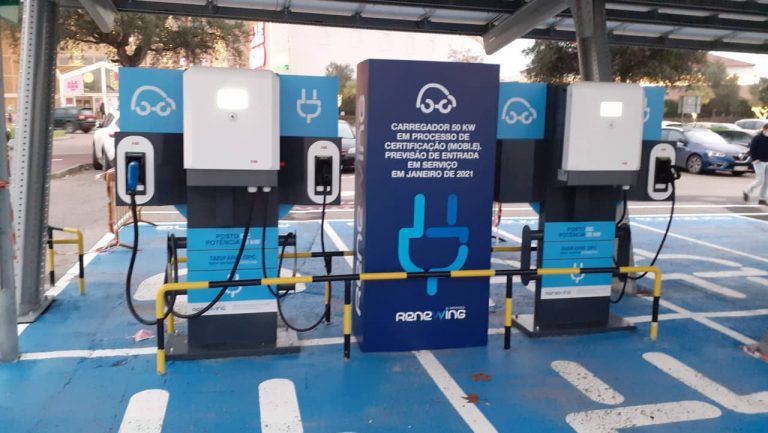 Centro Comercial Alegro Montijo tem postos de carregamento alimentados por energia solar