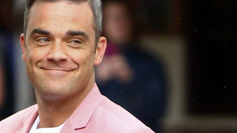 Vida de Robbie Williams vai ser retratada numa biopic