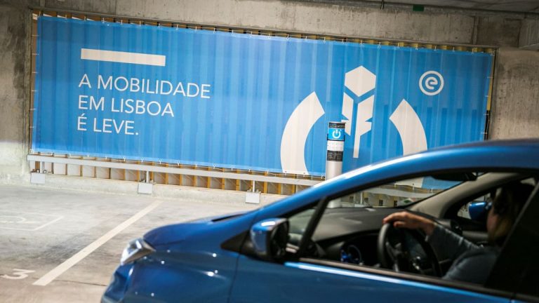 EMEL vai instalar dezenas de postos de carregamento elétrico ao longo do ano