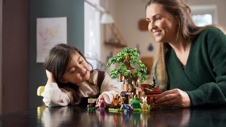 Winnie the Pooh troca o pote de mel por peças de LEGO