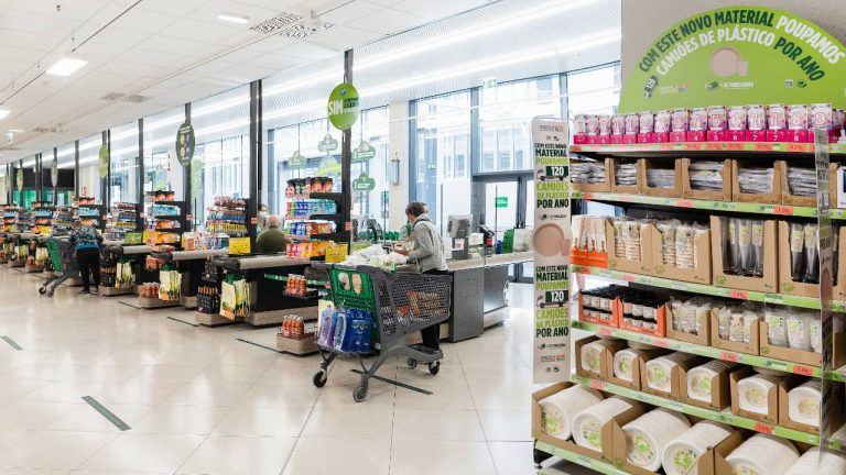 Mercadona já eliminou os descartáveis de plástico de uso único de todas as lojas