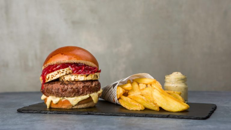 Nasty Burger. Há novos hambúrgueres para provar em Lisboa exclusivamente através das plataformas de delivery