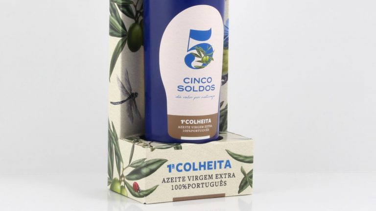 Continente está a vender uma edição limitada de 10 mil garrafas do azeite Cinco Soldos 1.ª colheita