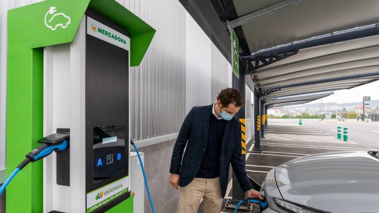 Pontos de carregamento de veículos elétricos das lojas Mercadona passam a integrar a rede MOBI.E