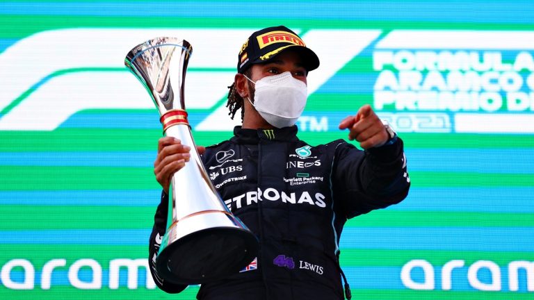 Fórmula 1 – Grande Prémio de Espanha: Lewis Hamilton ganha na estratégia