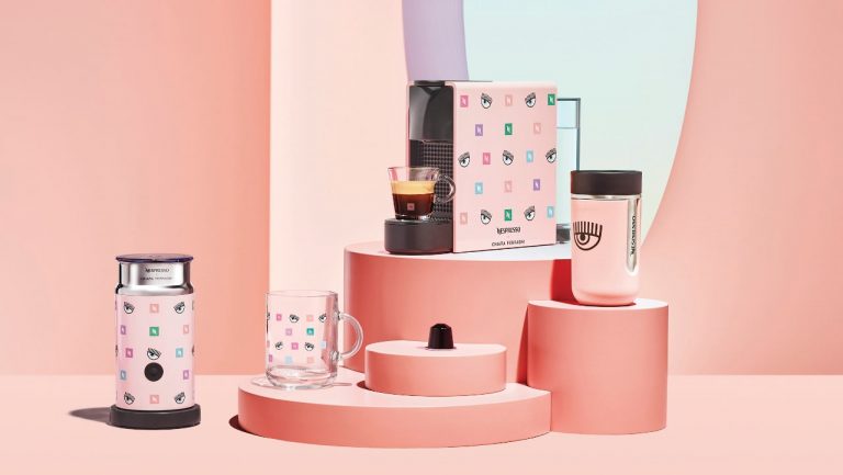 Nespresso junta-se a Chiara Ferragni para uma coleção de especial e limitada de máquinas de cafés e acessórios