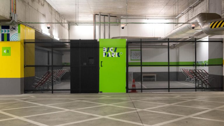 EMEL disponibiliza lugares para bicicletas em alguns parques de estacionamento em Lisboa