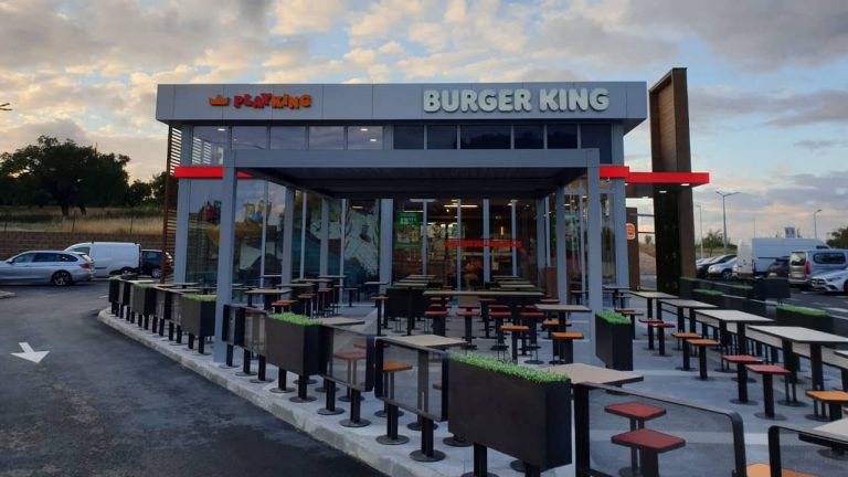 Há um novo restaurante Burger King em Alcochete