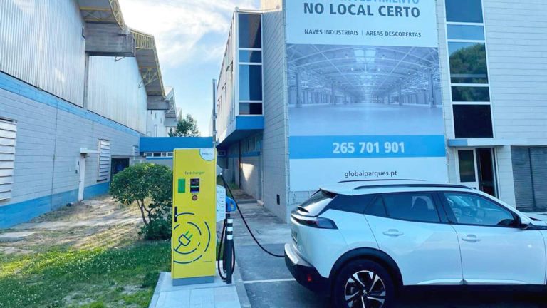 Há novos carregadores para veículos elétricos e híbridos em Sines