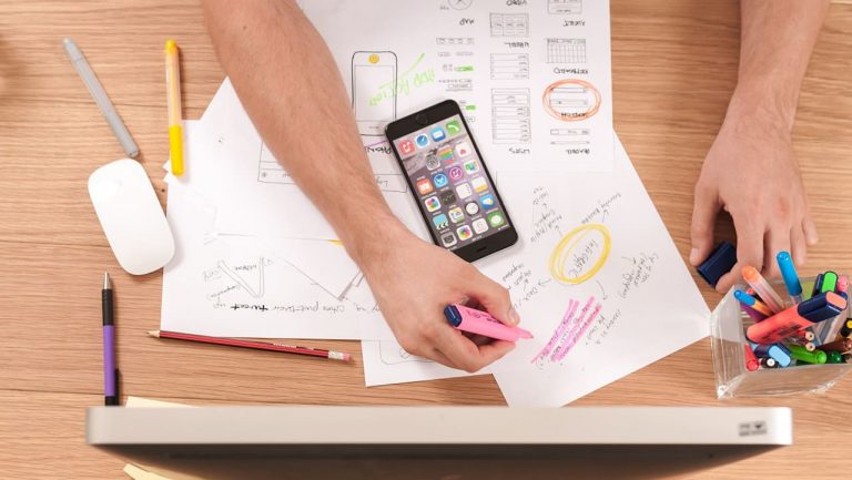 Cinco dicas de como utilizar o smartphone para procurar trabalho