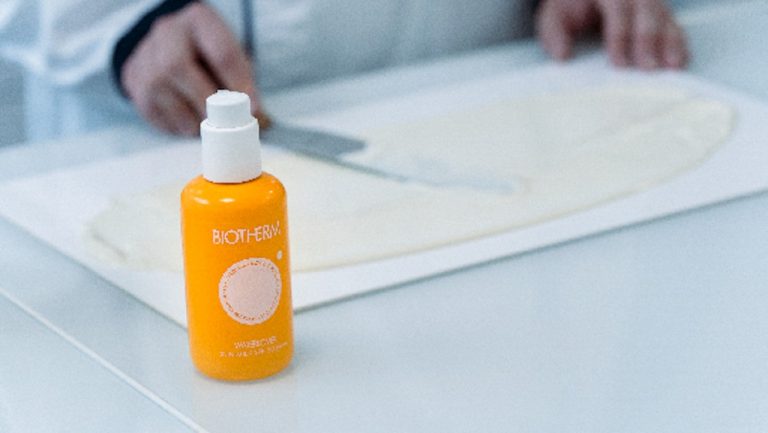 O primeiro frasco de cosmético feito de plástico inteiramente reciclado do grupo L’Oréal chega ao mercado em 2025