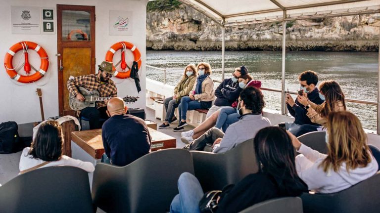Câmara de Setúbal aposta em concertos acústicos e meditação a bordo da embarcação Maravilha do Sado