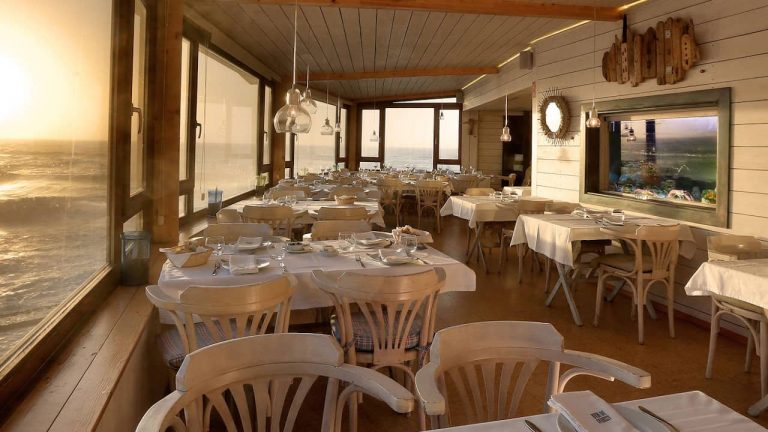 Azenhas do Mar. Este restaurante numa encosta perdida em Sintra promete um cenário digno de filme