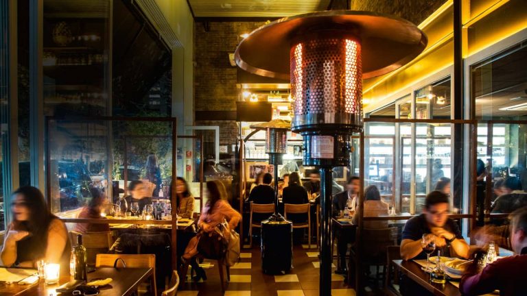 Afinal, os bares podem funcionar já a partir de 1 de agosto