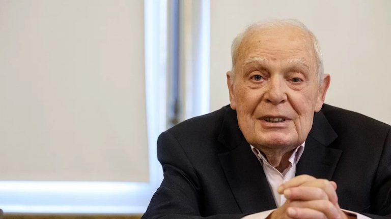 António Lobo Antunes doa acervo para futura biblioteca em Lisboa