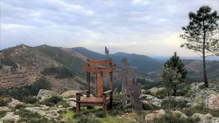 Inaugurado percurso em Valongo com baloiços e tronos romanos