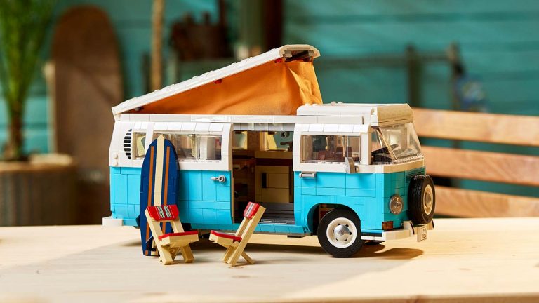 Lembram-se das carrinhas “Pão de Forma”? Estão de volta num novo set LEGO