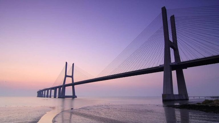 Trânsito na Ponte Vasco da Gama vai estar totalmente interrompido durante as primeiras horas de 1 de agosto