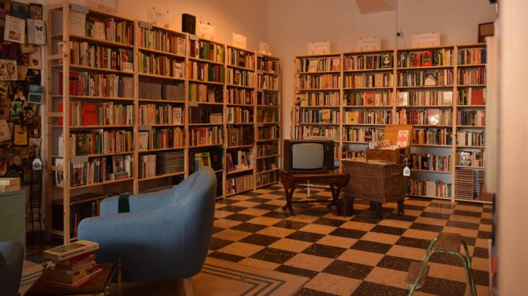 Depois do online, Stuff Out abre loja física para venda de livros em segunda mão