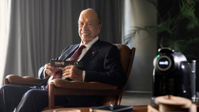 Homenagear o Comendador Rui Nabeiro dá direito a uma caixa de 10 cápsulas Delta Q