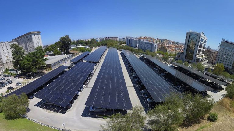 Hospital de Santa Maria conta agora com 3.267 painéis solares no parque de estacionamento