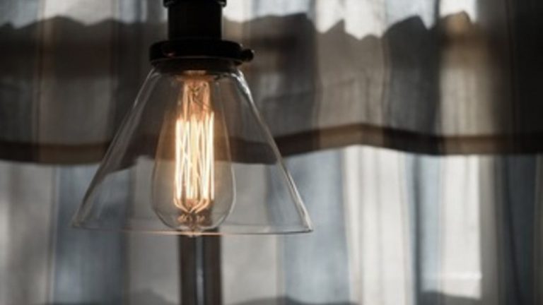 Tarifa de eletricidade vai subir menos que a inflação em 2026, segundo proposta da ERSE