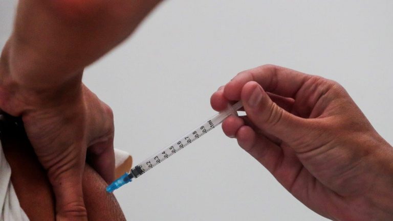Portugal é o primeiro país do mundo a atingir a meta de 85% da população vacinada