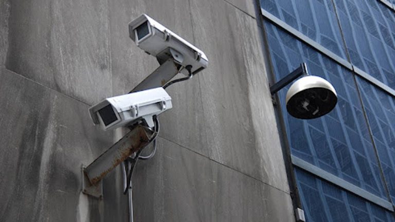 Polícias só podem usar câmaras que reconhecem pessoas através de dados biométricos na prevenção de terrorismo e com mandado judicial