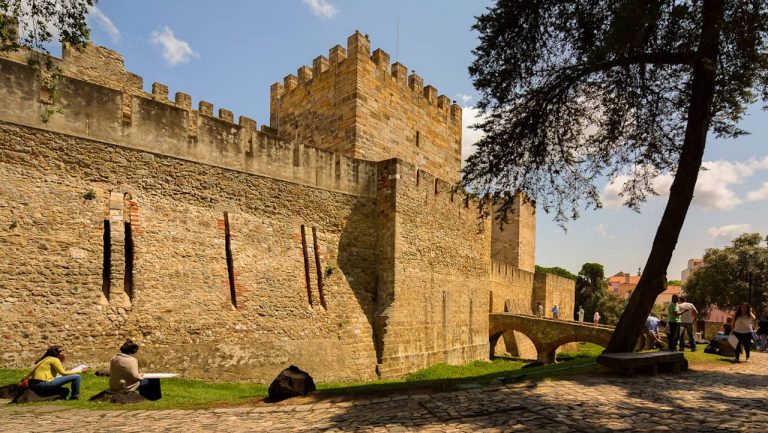 Castelo de São Jorge, de Óbidos e de Guimarães foram os mais procurados pelos portugueses em 2021